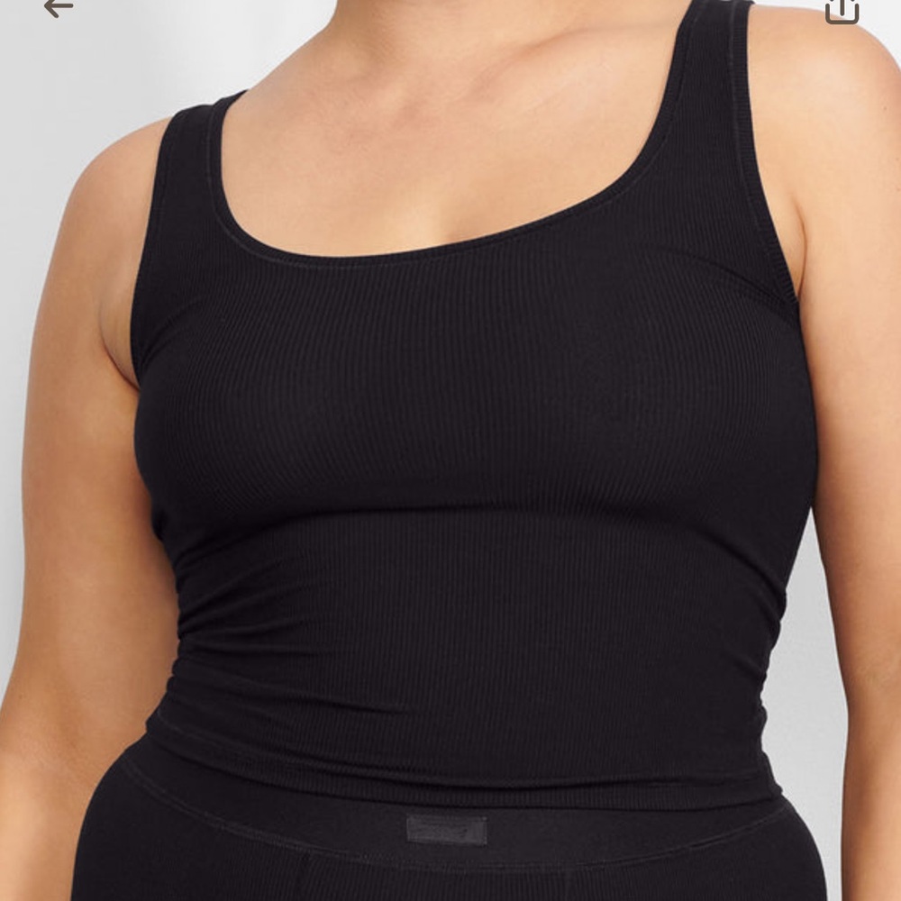 SKIMS NWT IN BAG Soft Lounge Tank in ONYX